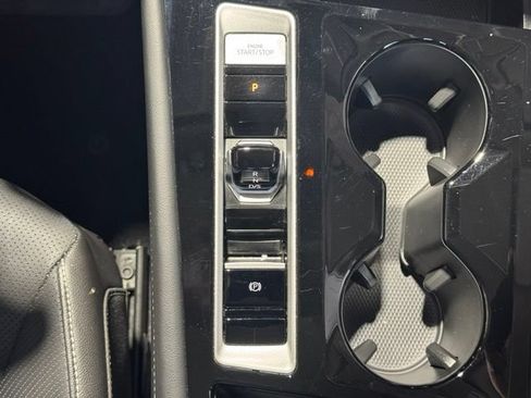 Used 2025 Volkswagen Atlas SE FWD image 21