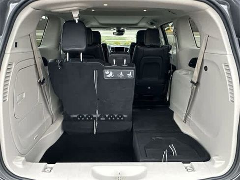 Used 2019 Chrysler Pacifica Limited w/ Advanced Safetytec Group image 29