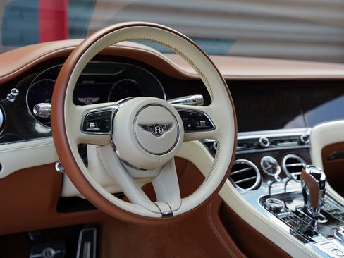 Used 2023 Bentley Continental GT Azure AWD/4WD image 22