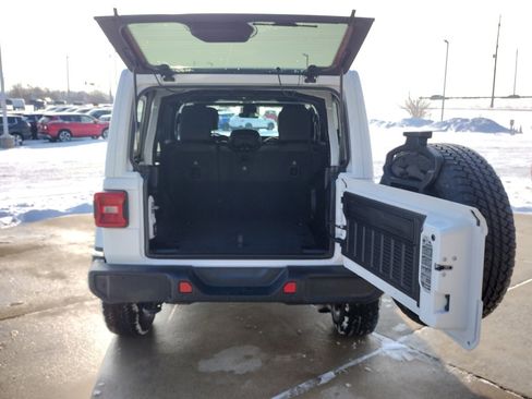 Used 2021 Jeep Wrangler Unlimited Sahara image 16