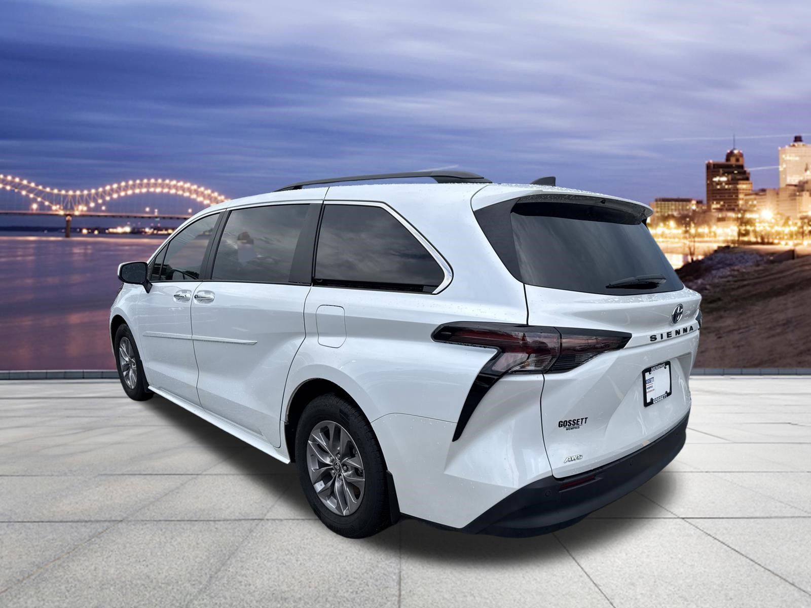 Used 2023 Toyota Sienna XLE AWD/4WD image 3