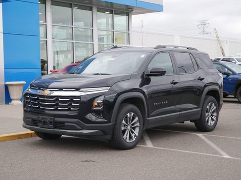 Used 2025 Chevrolet Equinox LT w/ Convenience Package II AWD/4WD image 2