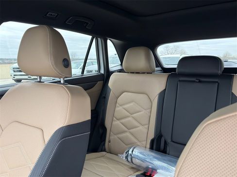 New 2026 Volkswagen Atlas Cross Sport SE image 27