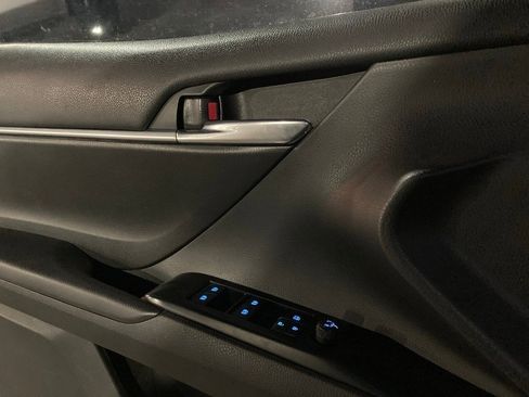 Certified 2020 Toyota Camry SE image 12