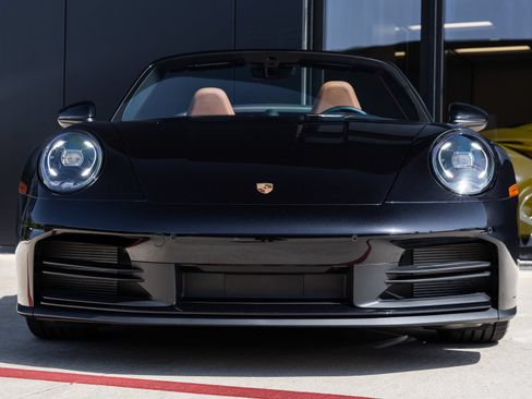 Used 2025 Porsche 911 Carrera RWD image 8