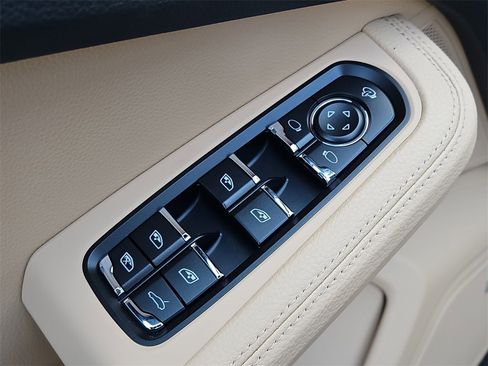 New 2026 Porsche Macan image 24