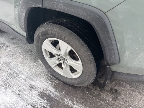 Used 2021 Toyota RAV4 XLE w/ Convenience Package image 9