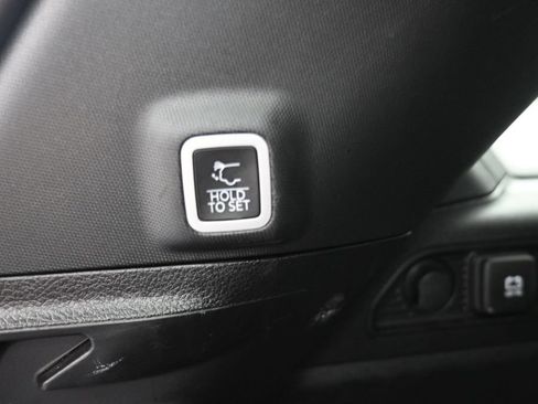 Used 2023 Jeep Grand Cherokee Altitude AWD/4WD image 12