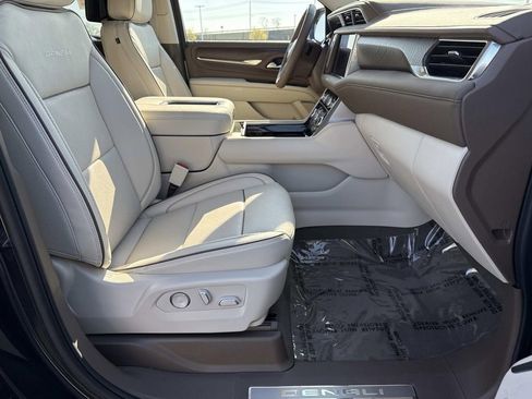 Used 2024 GMC Yukon XL Denali w/ Advanced Technology Package AWD/4WD image 18