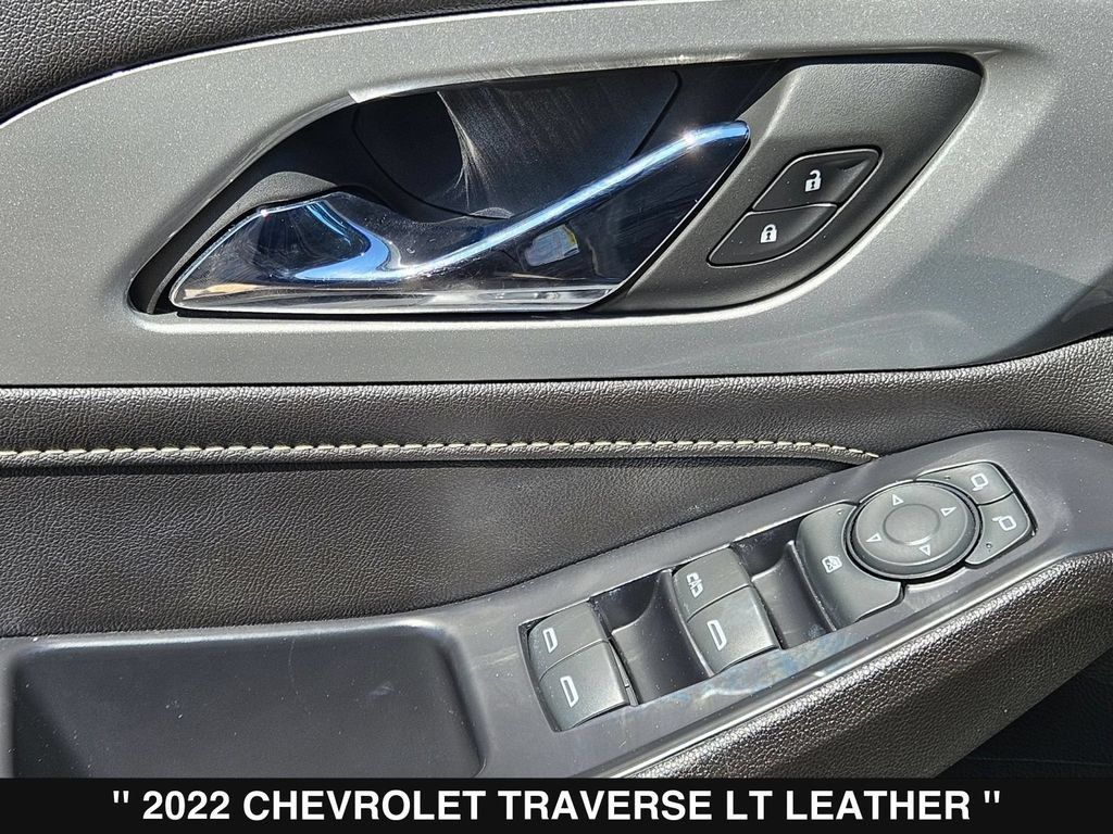 Used 2022 Chevrolet Traverse LT FWD image 14