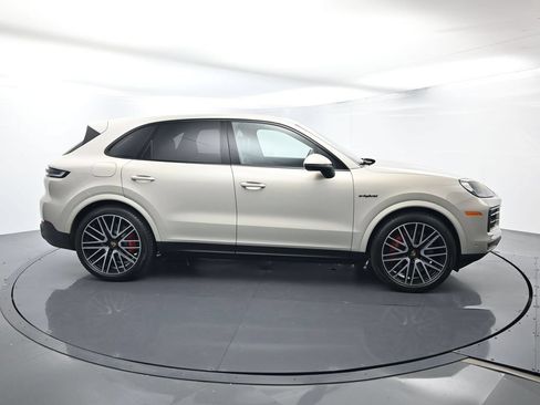 Certified 2026 Porsche Cayenne S AWD/4WD image 16