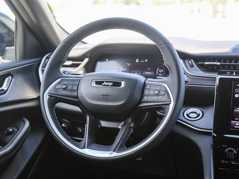 New 2025 Jeep Grand Cherokee Altitude image 16