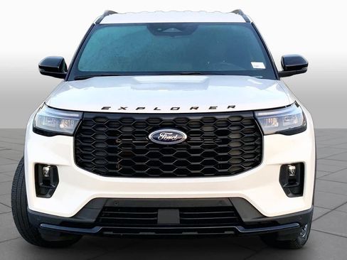 Used 2025 Ford Explorer ST-Line w/ ST-Line Street Pack AWD/4WD image 4