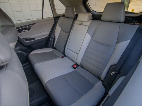 Used 2019 Toyota RAV4 XLE Premium image 16