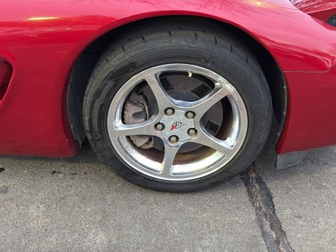 Used 2004 Chevrolet Corvette Coupe w/ Roof Package image 9