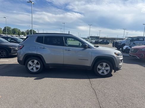 Used 2022 Jeep Compass Latitude w/ Convenience Group FWD image 5