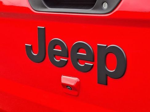 Used 2024 Jeep Gladiator Sport image 34