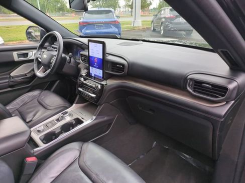 Used 2023 Ford Explorer Platinum w/ Technology Package AWD/4WD image 37