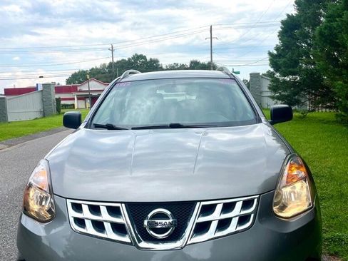 Used 2015 Nissan Rogue S image 2