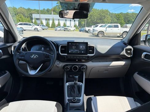 Certified 2025 Hyundai Venue SEL FWD image 13