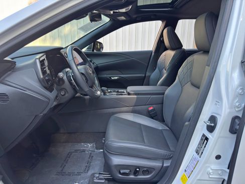 Used 2023 Lexus RX 350h w/ Cold Area Package AWD/4WD image 17