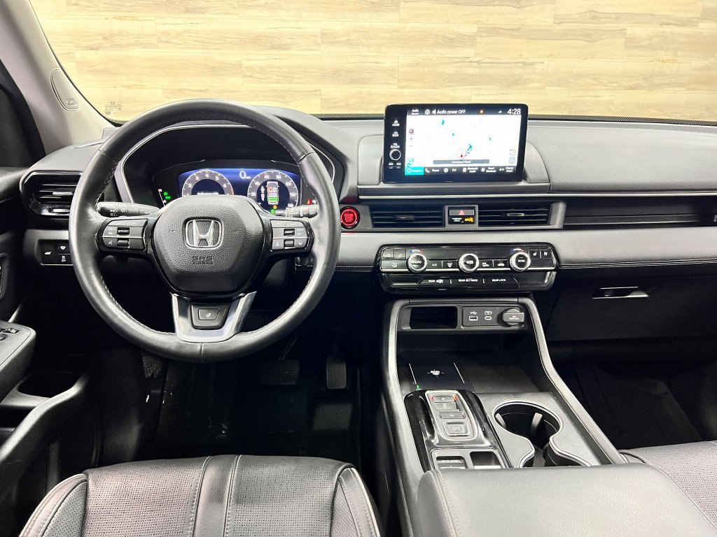 Used 2025 Honda Pilot Elite image 2