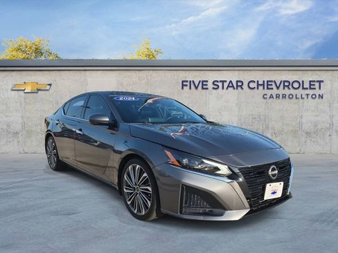 Used 2024 Nissan Altima 2.5 SL FWD image 1