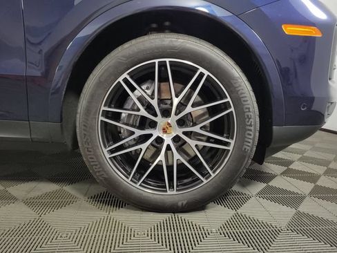 Used 2025 Porsche Cayenne AWD/4WD image 11