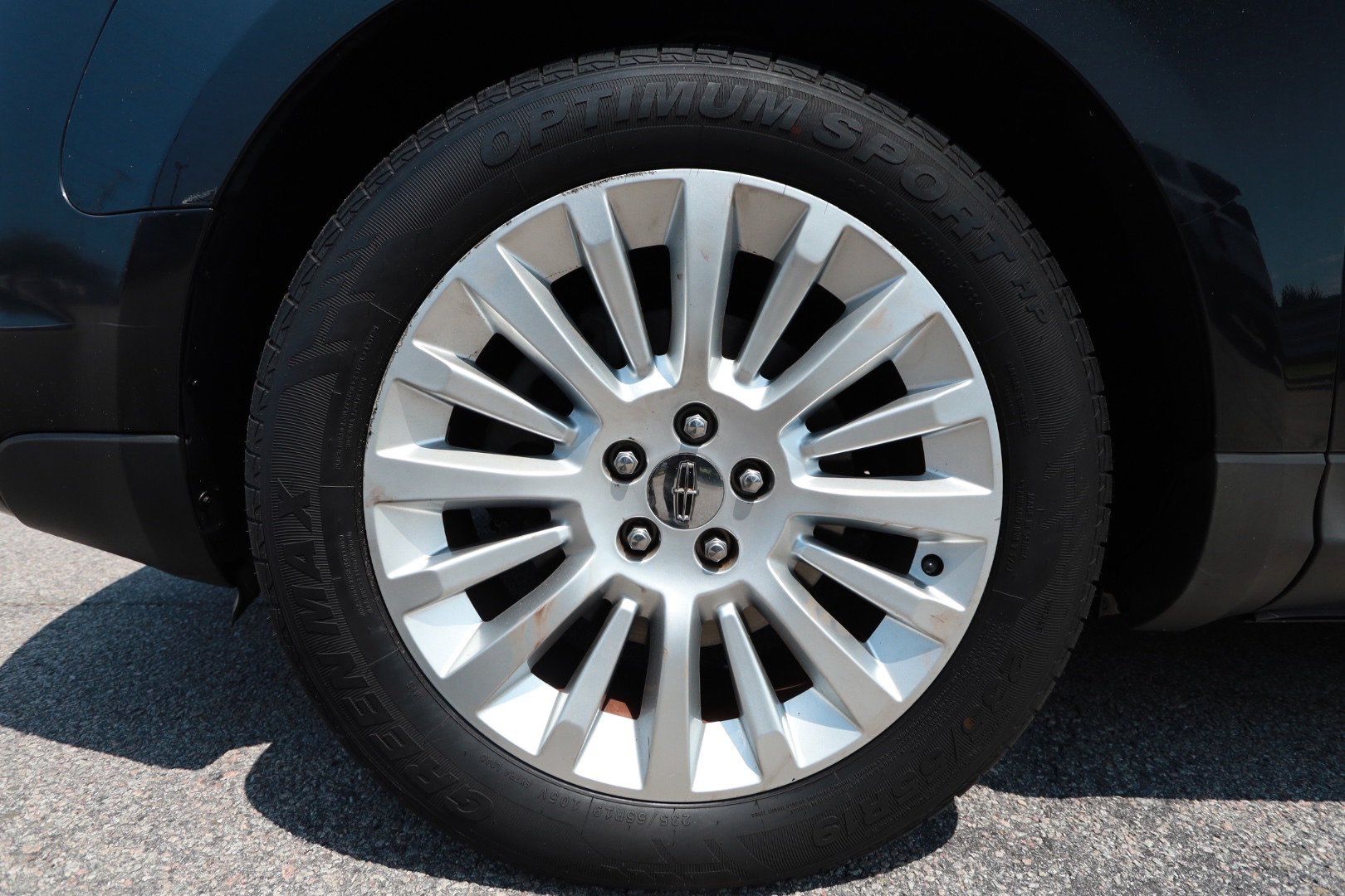 Used 2012 Lincoln MKT FWD image 9