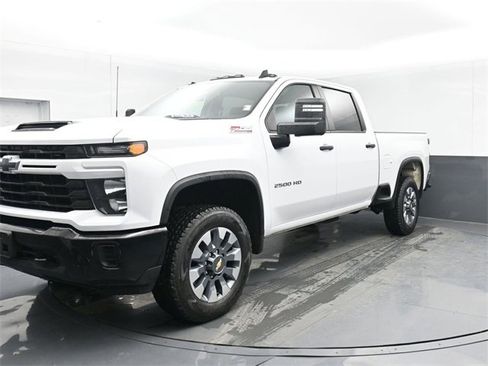 Used 2024 Chevrolet Silverado 2500 Custom w/ Custom Value Package image 4