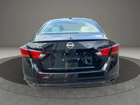 Used 2024 Nissan Altima 2.5 SV FWD image 6