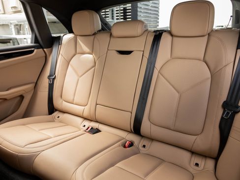 Certified 2025 Porsche Macan image 29