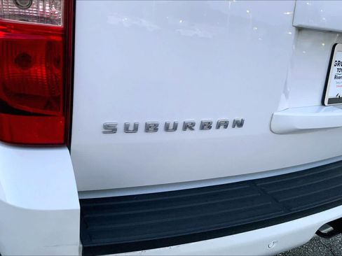 Used 2013 Chevrolet Suburban LT w/ Luxury Package AWD/4WD image 28