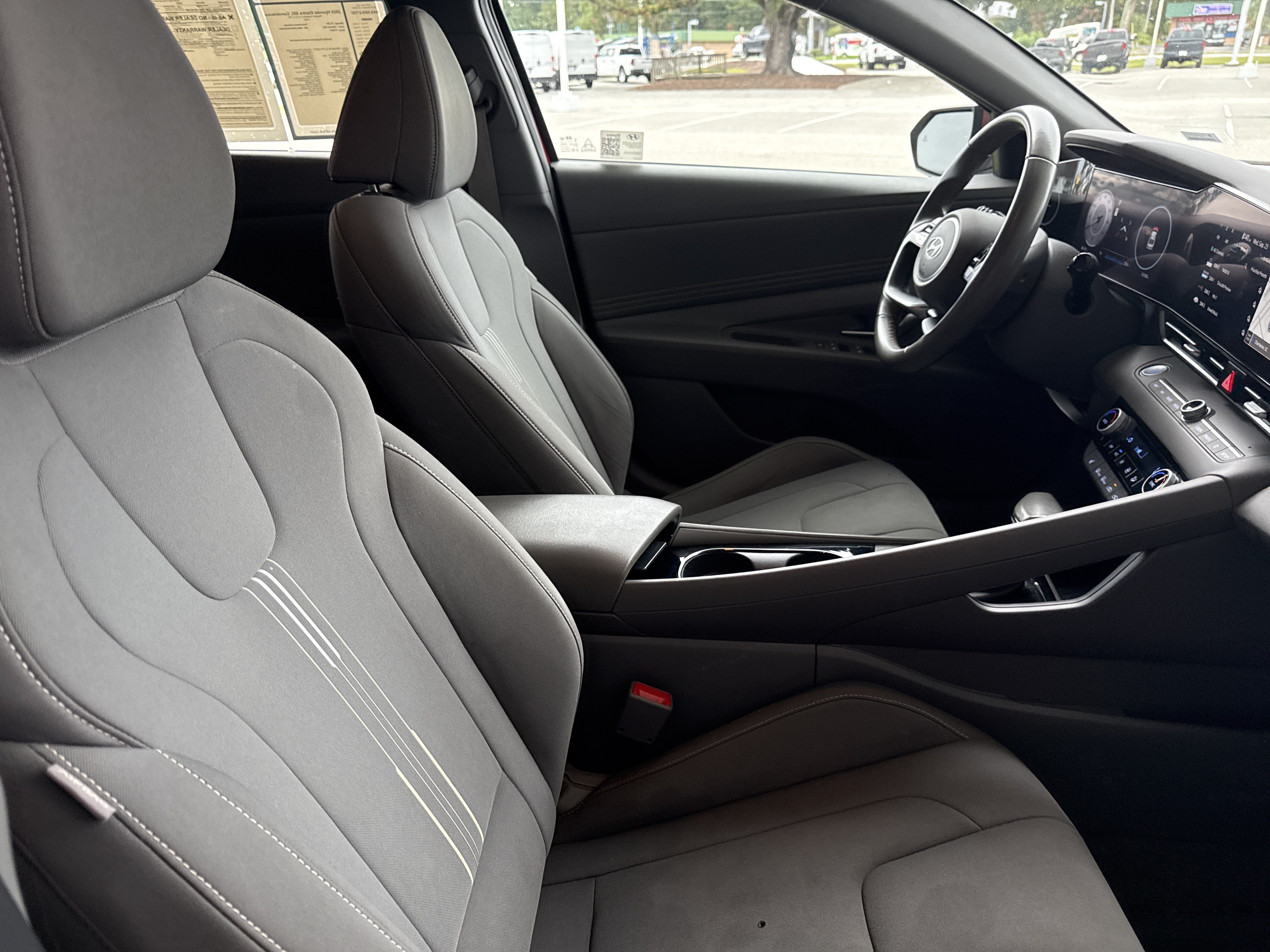 Used 2025 Hyundai Elantra SEL FWD image 32