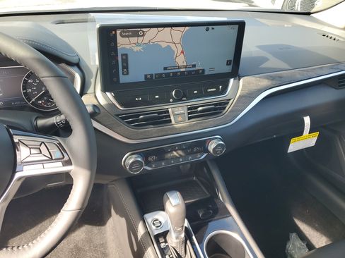 New 2025 Nissan Altima 2.5 SL image 14