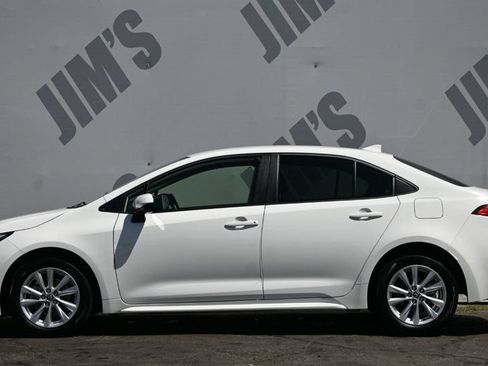 Used 2025 Toyota Corolla LE w/ LE Premium Package FWD image 6