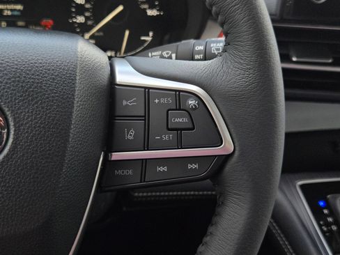 Used 2026 Toyota Sienna XLE FWD image 20