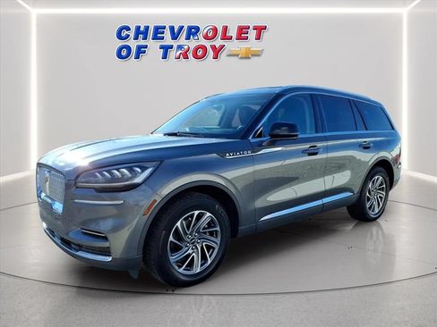Used 2023 Lincoln Aviator AWD image 4