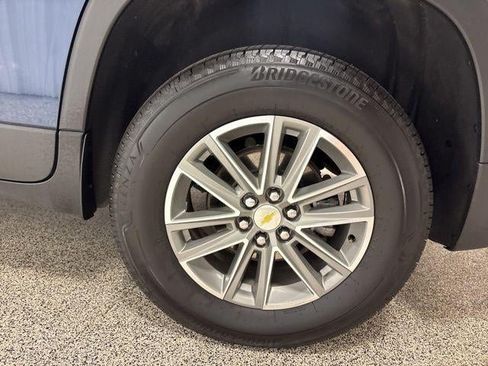 Used 2023 Chevrolet Traverse LT FWD image 33