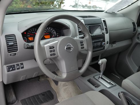 Used 2017 Nissan Frontier SV w/ Moonroof Package image 4