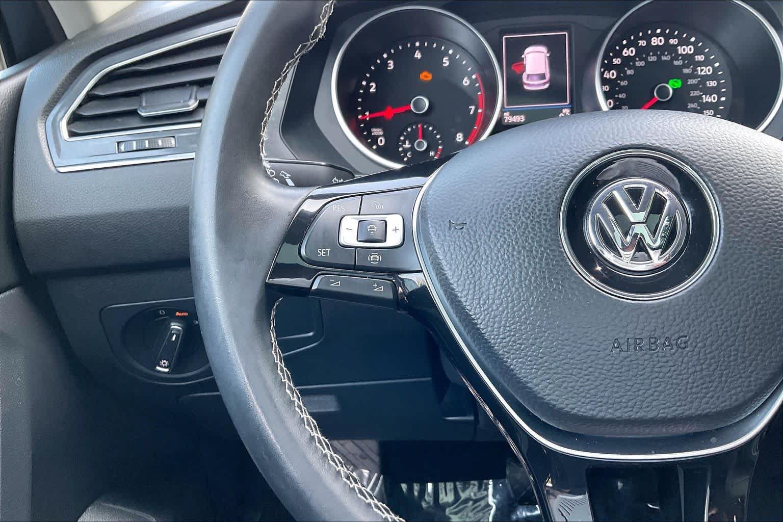 Used 2021 Volkswagen Tiguan SE w/ Panoramic Sunroof Package AWD/4WD image 23