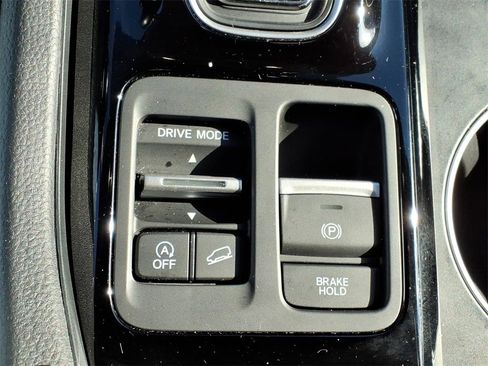 Used 2024 Honda Pilot Touring image 23