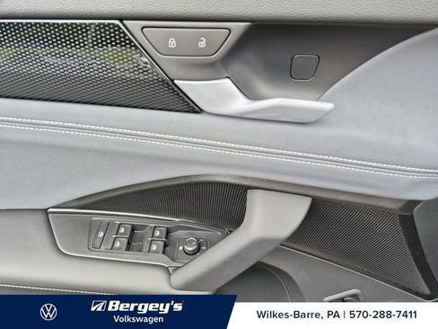 New 2026 Volkswagen Tiguan SE R-Line AWD/4WD image 14