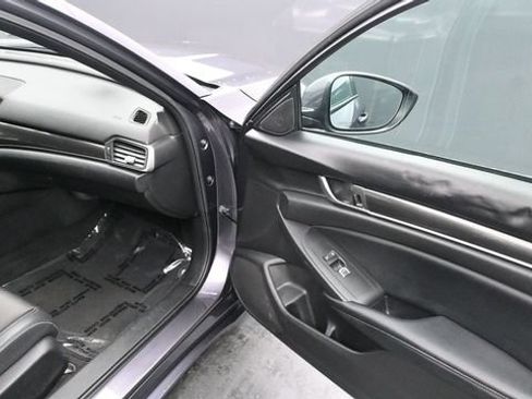 Used 2018 Honda Accord Sport image 14