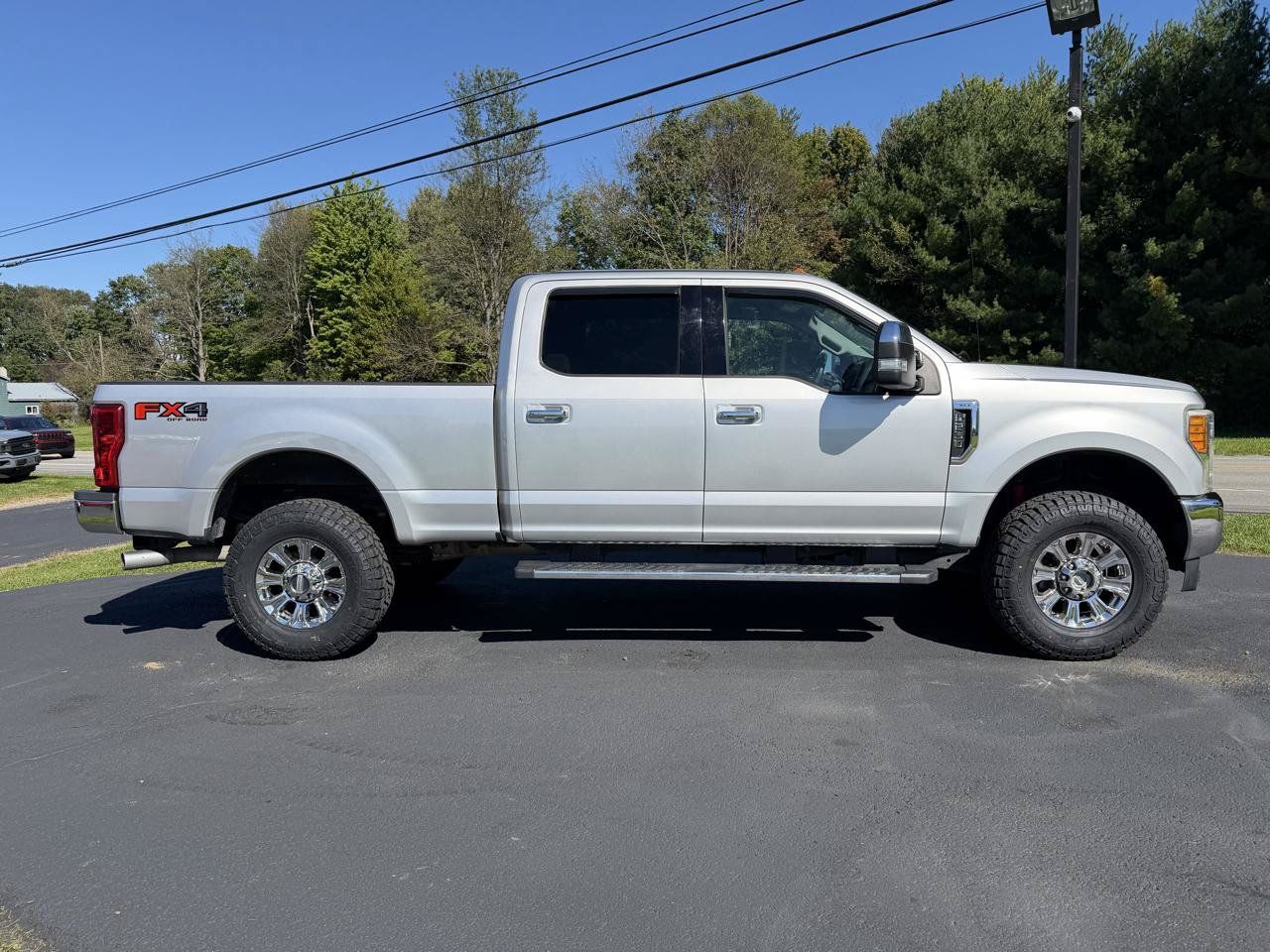 Used 2017 Ford F250 XLT w/ XLT Premium Package AWD/4WD image 4