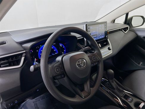 Used 2021 Toyota Corolla LE image 10