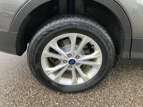 Used 2019 Ford Escape SEL image 18