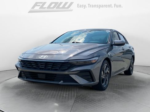 Used 2024 Hyundai Elantra SEL w/ Convenience Package FWD image 4