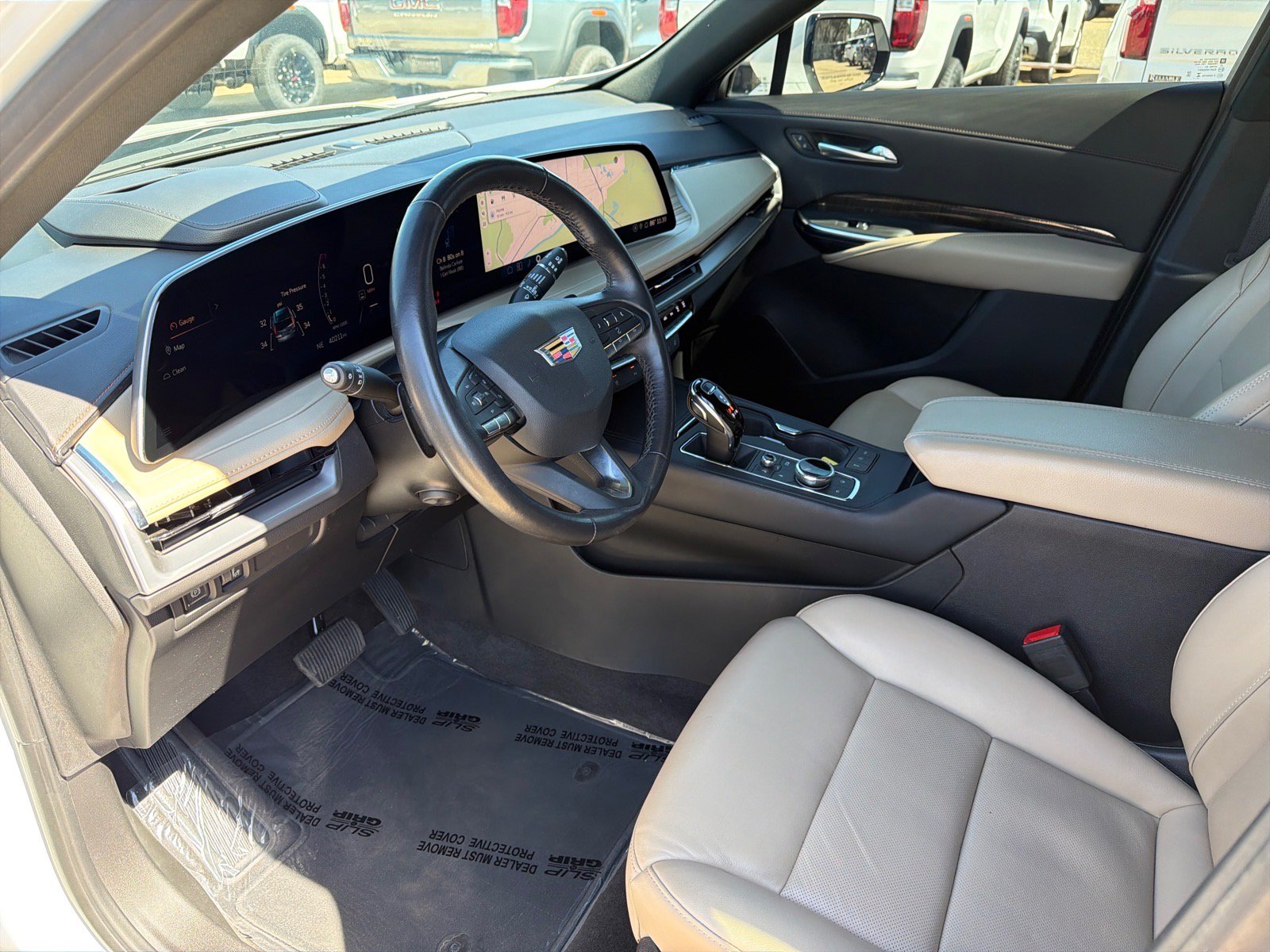 Used 2024 Cadillac XT4 Premium Luxury w/ Active Safety Package FWD image 9