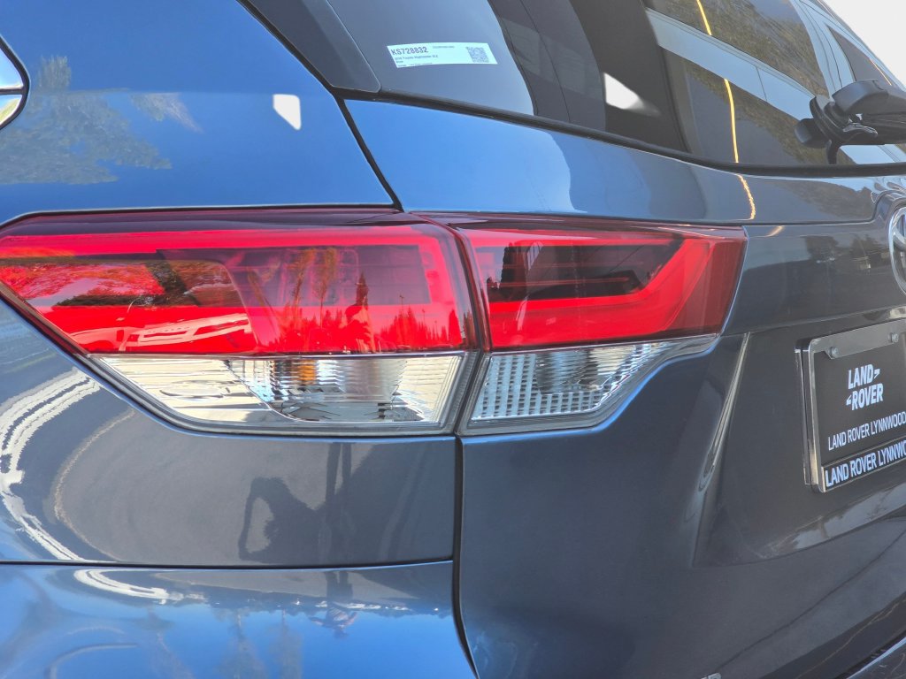 Used 2019 Toyota Highlander XLE AWD/4WD image 39